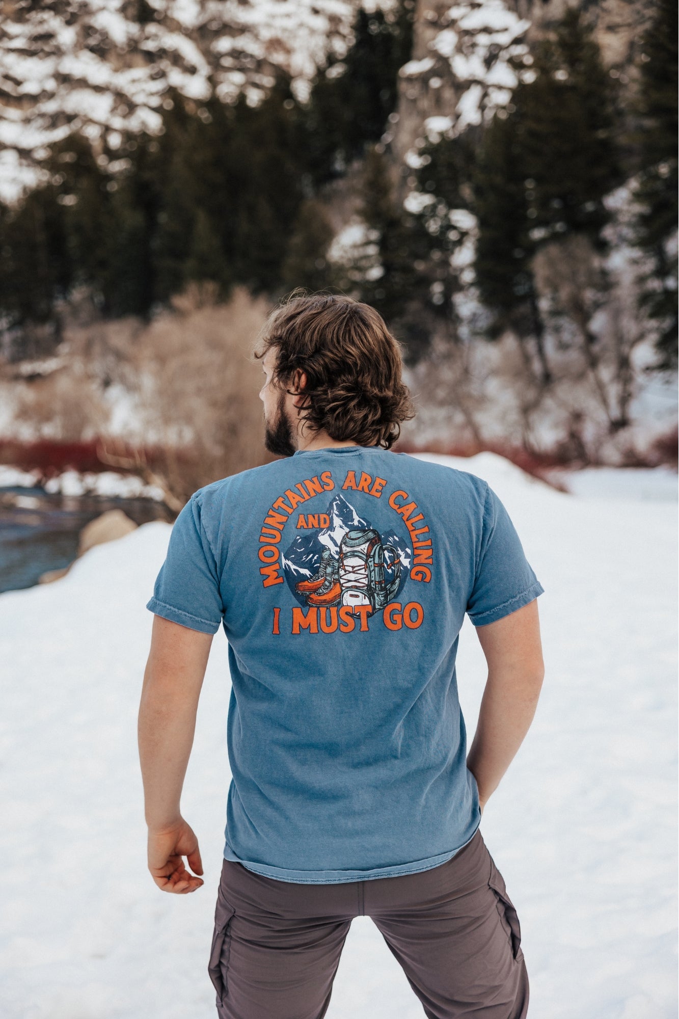 The Mountains Are Calling T-Shirt – Adventure Quote Tee for Outdoor Lovers